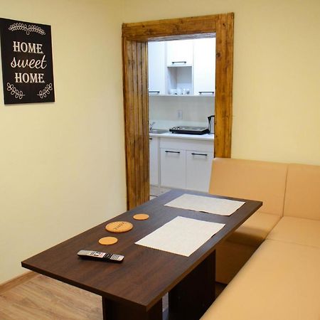 Private Apartment In The City Centre. Oradea Eksteriør billede