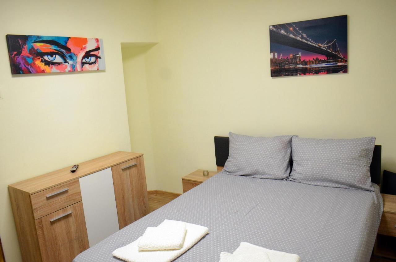 Private Apartment In The City Centre. Oradea Eksteriør billede